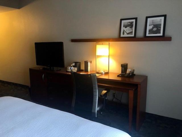 Courtyard Memphis Germantown Hotel Екстериор снимка